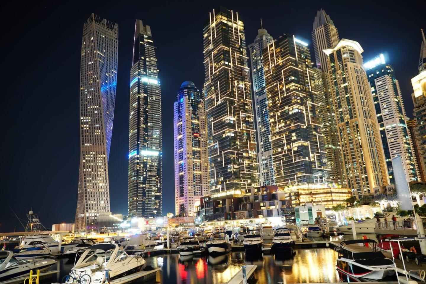Wake Up To Sea Views In A Blue Lush Home On 51St Dubai Esterno foto