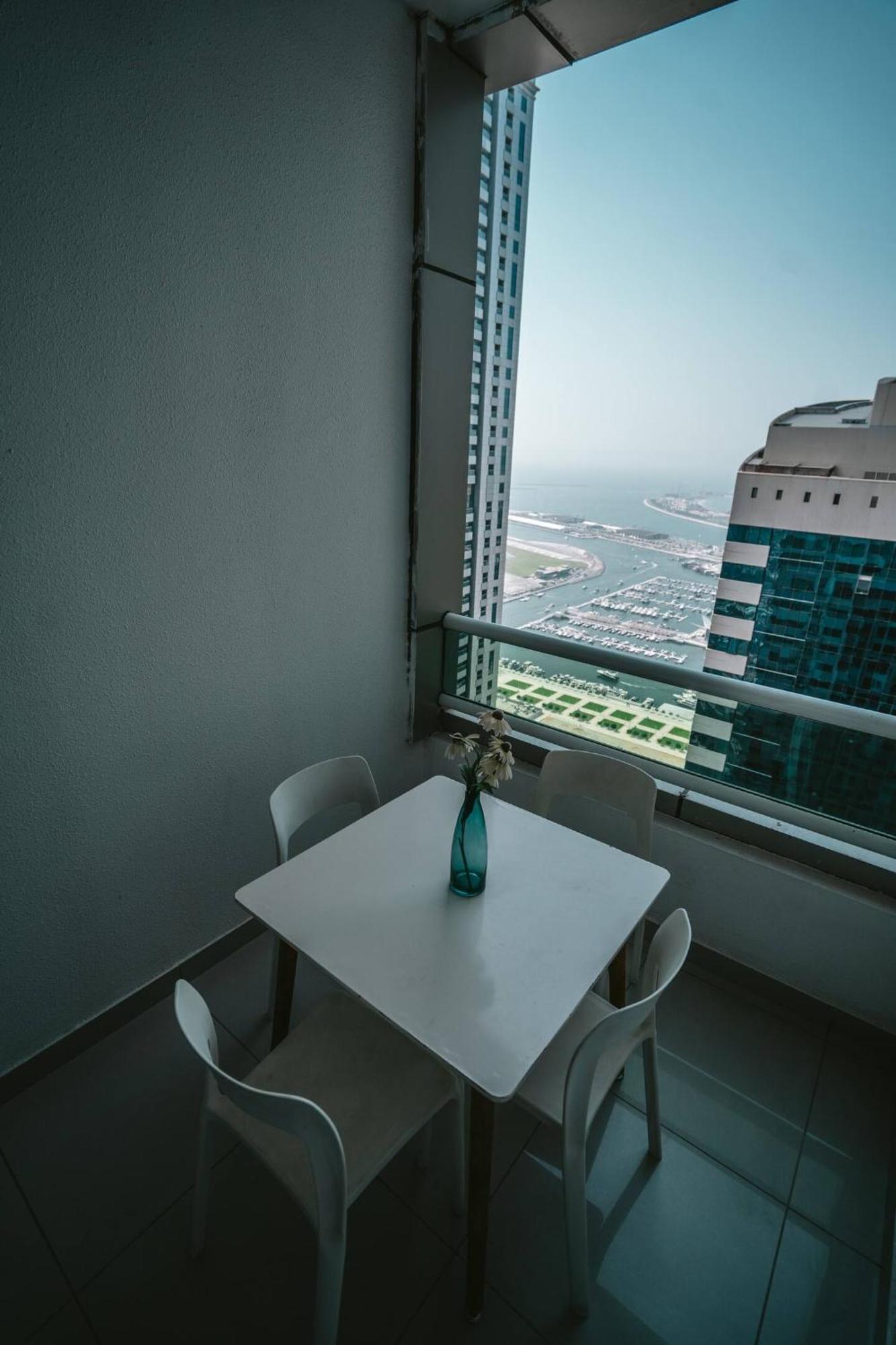 Wake Up To Sea Views In A Blue Lush Home On 51St Dubai Esterno foto