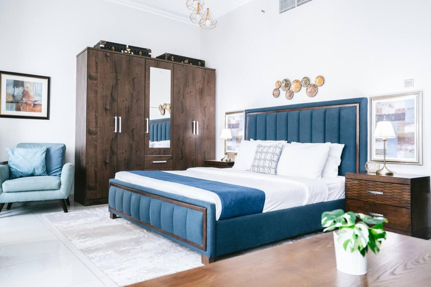 Wake Up To Sea Views In A Blue Lush Home On 51St Dubai Esterno foto