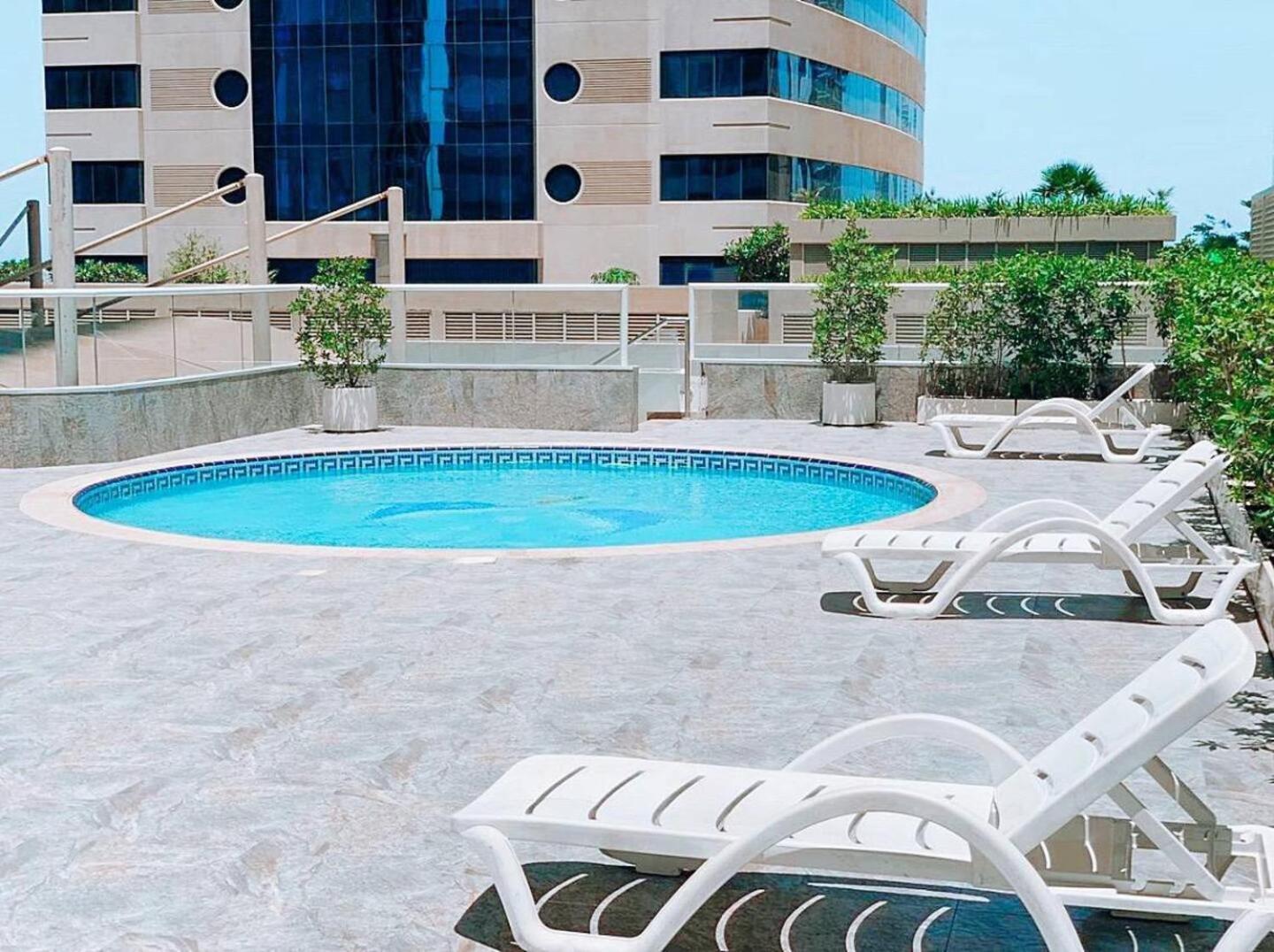 Wake Up To Sea Views In A Blue Lush Home On 51St Dubai Esterno foto