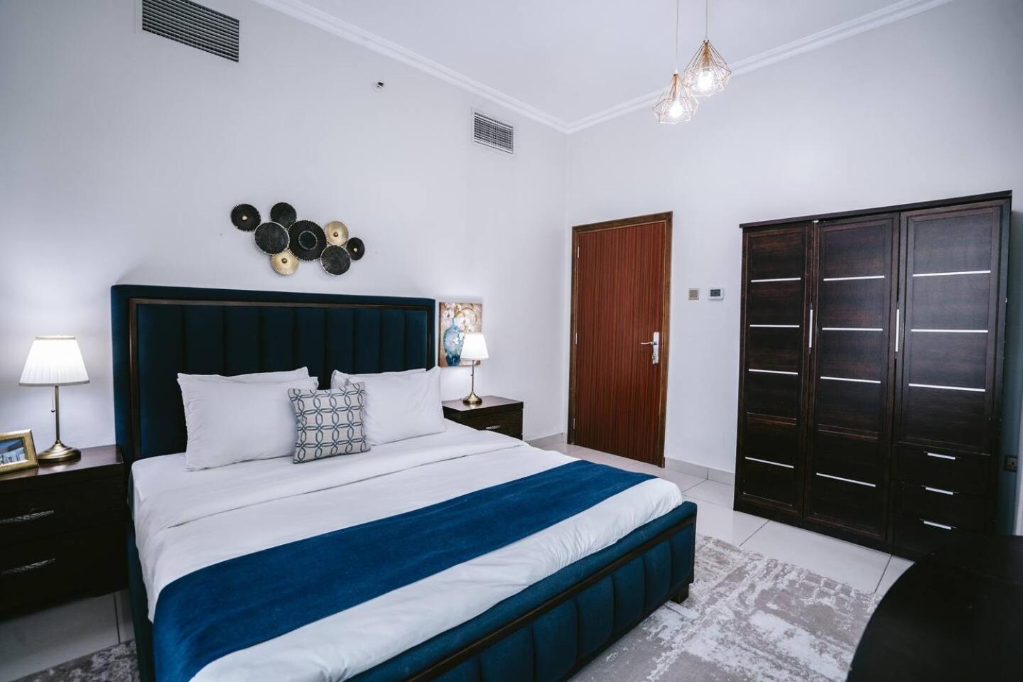 Wake Up To Sea Views In A Blue Lush Home On 51St Dubai Esterno foto