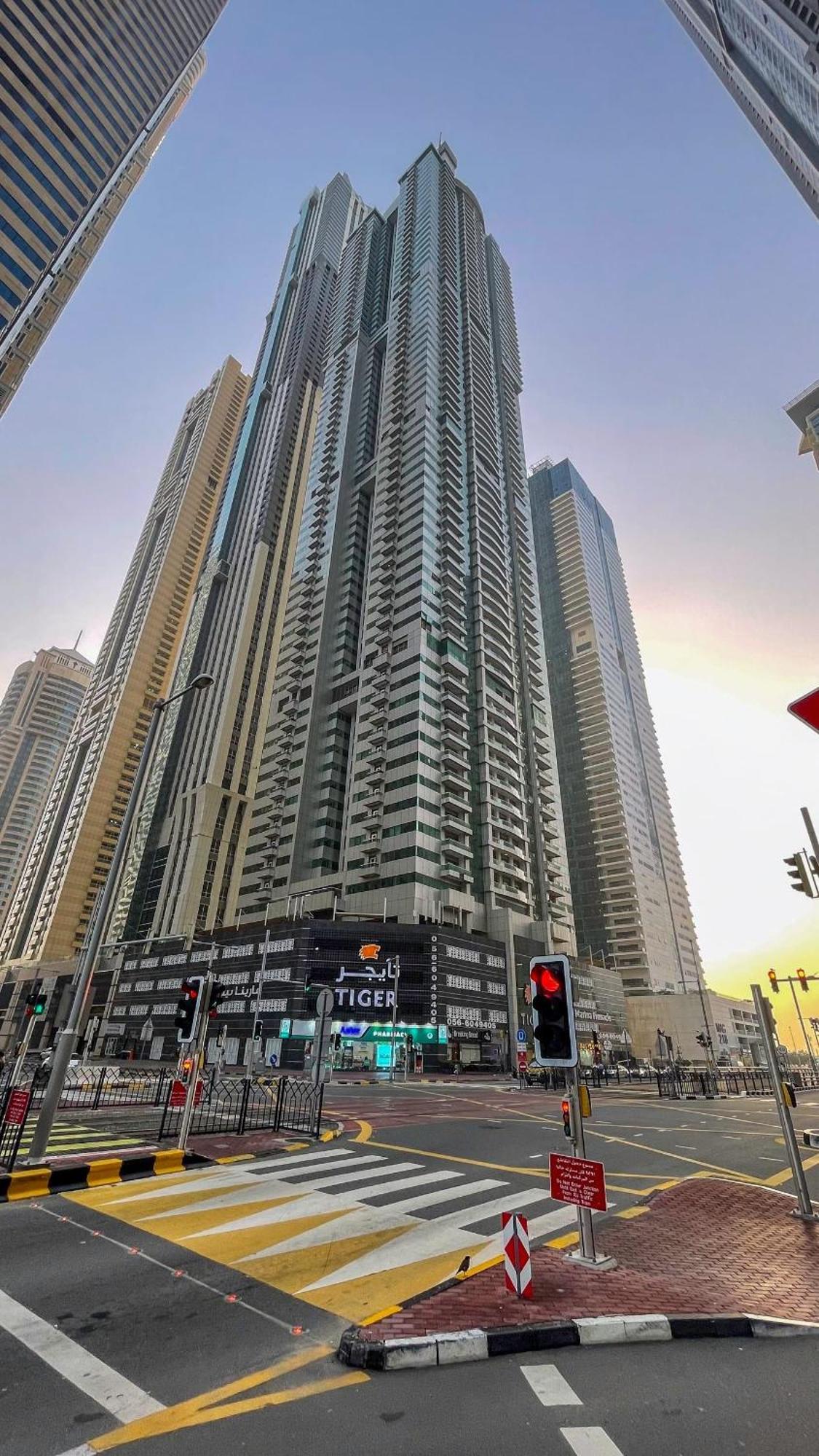 Wake Up To Sea Views In A Blue Lush Home On 51St Dubai Esterno foto