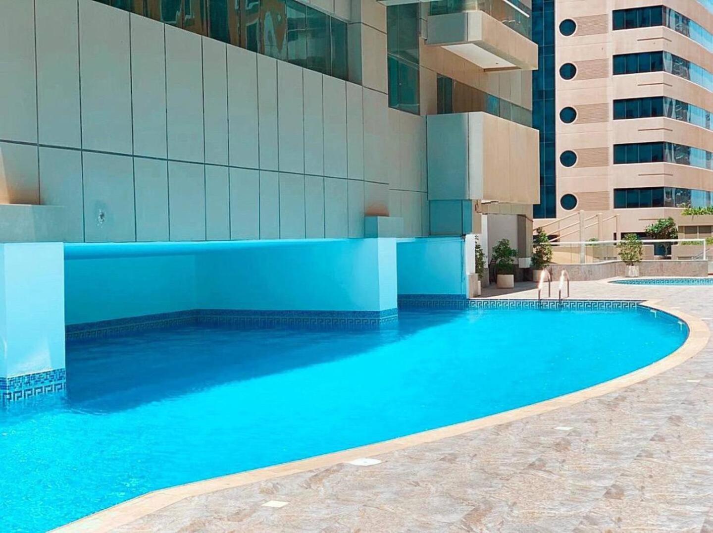 Wake Up To Sea Views In A Blue Lush Home On 51St Dubai Esterno foto