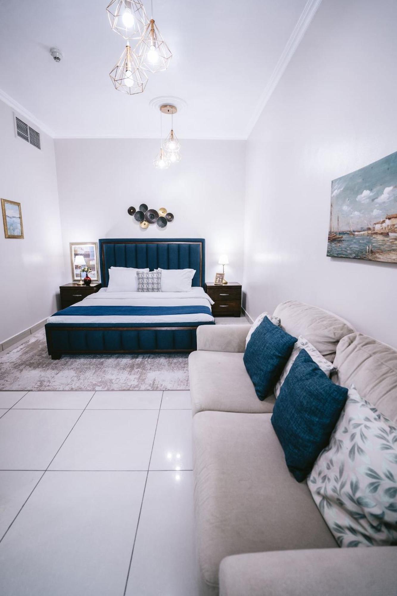 Wake Up To Sea Views In A Blue Lush Home On 51St Dubai Esterno foto