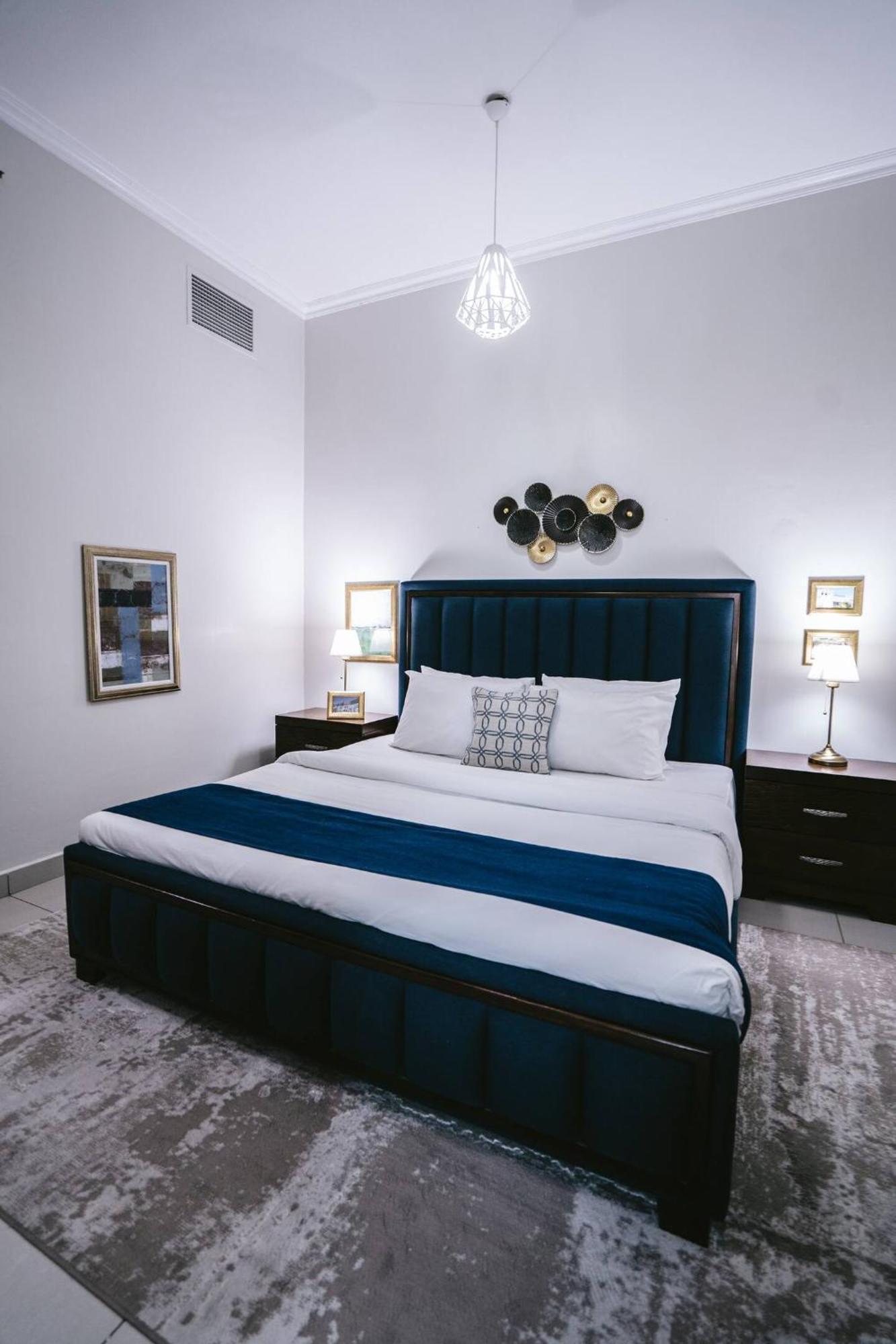 Wake Up To Sea Views In A Blue Lush Home On 51St Dubai Esterno foto